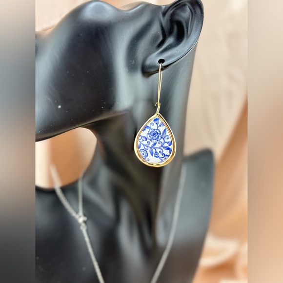 - Elegant Blue and White Porcelain TearDrop Earrings - Picture 7 of 7